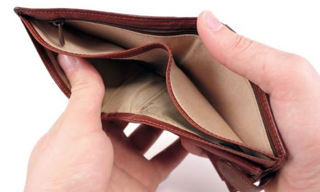 KEBIASAAN-KEBIASAAN YANG MEMBUAT GAJI CEPAT HABIS