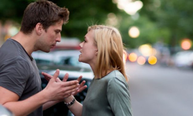 TANDA PRIA YANG CUMA MEMPERMAINKAN PERASAAN WANITA