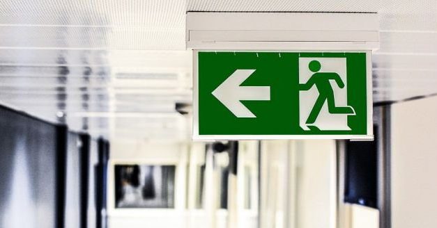 TIPS MENYELAMATKAN DIRI SAAT MENGALAMI GEMPA BUMI