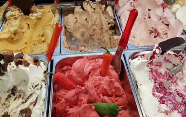 SENSASI MAKAN ES KRIM TERPEDAS DI DUNIA