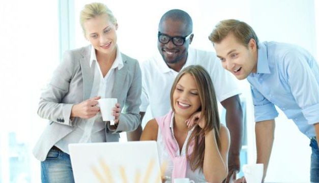 CARA MEMBANTU TEMAN YANG BELUM MENDAPATKAN PEKERJAAN