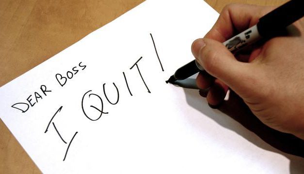 JANGAN KELUAR DARI PEKERJAAN SEKARANG KARENA ALASAN INI