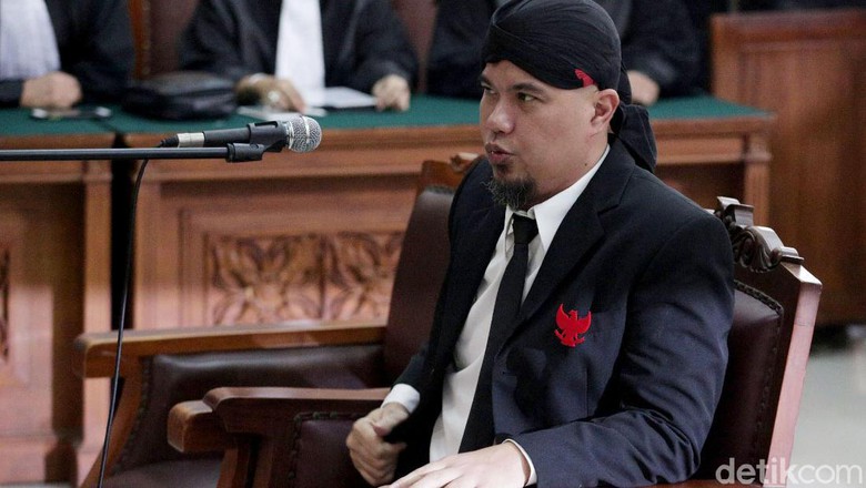 AHMAD DHANI : CUITAN UJARAN KEBENCIAN YANG MEMBAWANYA KE PENJARA 1,5 TH