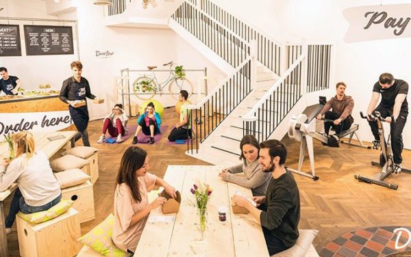 DI KAFE INI KAMU BOLEH BAYAR MAKANAN DENGAN OLAHRAGA