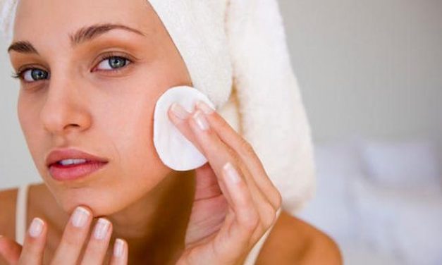 7 ATURAN MEMBERSIHKAN WAJAH AGAR KULIT TIDAK BERMASALAH