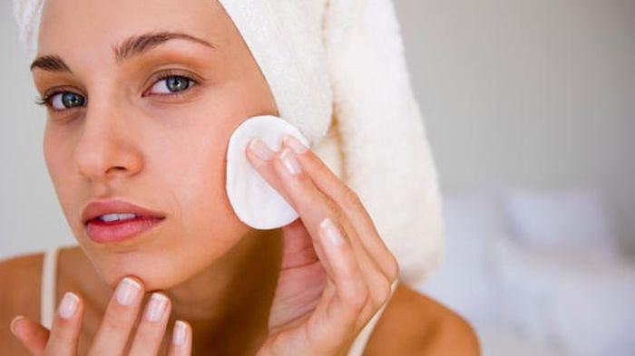 7 ATURAN MEMBERSIHKAN WAJAH AGAR KULIT TIDAK BERMASALAH