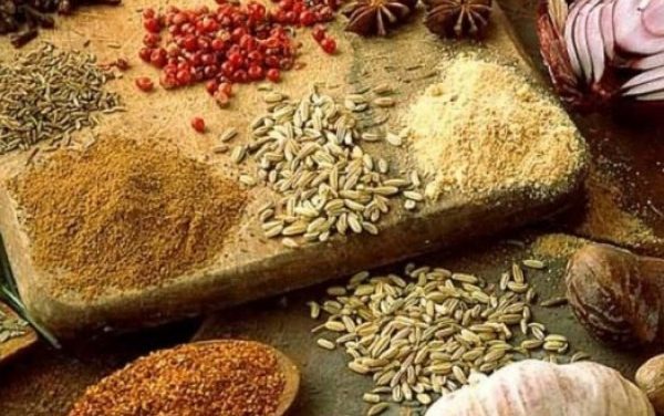 6 BUMBU DAPUR YANG MAMPU ATASI MASALAH JERAWAT