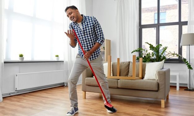 CARA MENGHADAPI KENYATAAN SI”MANTAN” YANG SUDAH “MOVE ON”