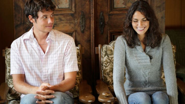 HAL YANG PERLU DIPERHATIKAN SEBELUM PACARAN SAMA PRIA PENDIAM