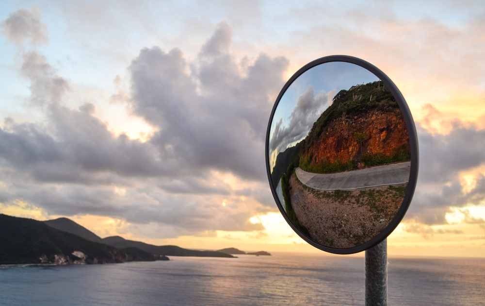 MANFAAT CERMIN DI TIKUNGAN JALAN