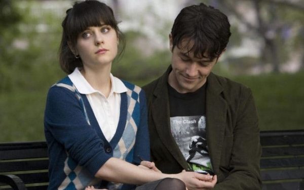 TANDA DIA TIDAK SERIUS DENGAN CINTANYA