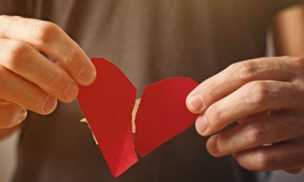 LAKUKAN 5 LANGKAH INI UNTUK MEMULIHKAN DIRI DARI PATAH HATI