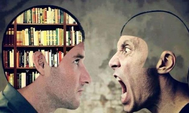 CIRI ORANG YANG SOK PINTAR DAN CARA MENGHADAPINYA