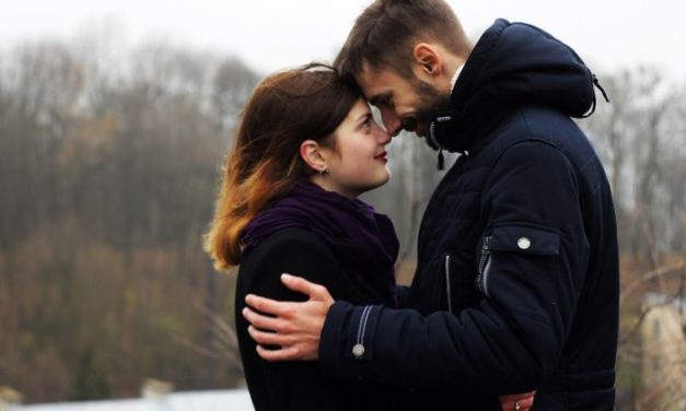 7 HAL INI SEBAIKNYA TIDAK KAMU LAKUKAN SETELAH JADIAN