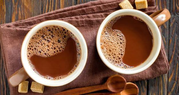 5 MANFAAT KESEHATAN MINUM COKELAT PANAS