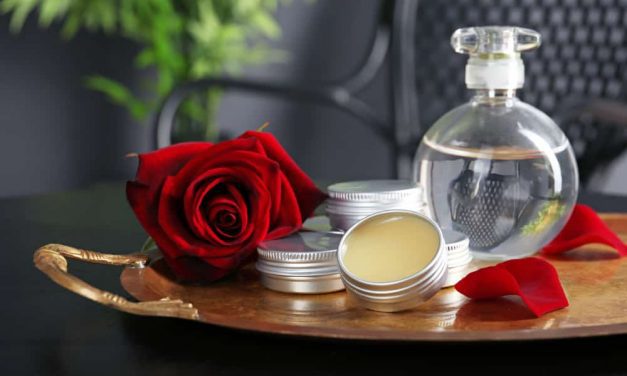 ANTARA PARFUM SEMPROT DAN OLES, MANA YANG TAHAN PALING LAMA?