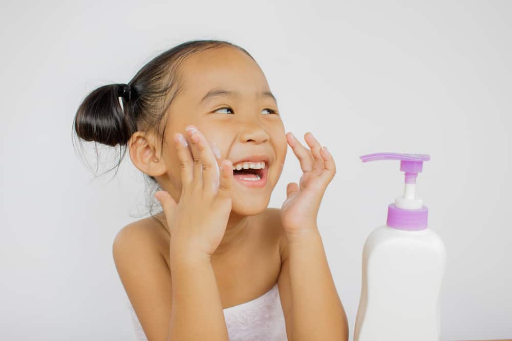 PERLUKAH ANAK PAKAI SKINCARE? SEPERTI APA PRODUKNYA?