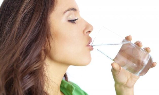 ALASAN HARUS MEMENUHI CAIRAN TUBUH SELAMA PANDEMI COVID-19