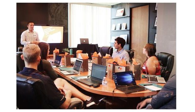 CARA BUAT TAMPILAN PROFESIONAL SAAT KE KANTOR