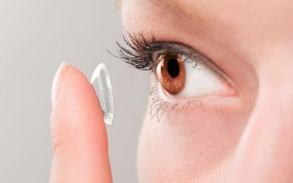 4 TIPS SEHAT DAN NYAMAN PAKAI SOFTLENS UNTUK MATA YANG MUDAH KERING