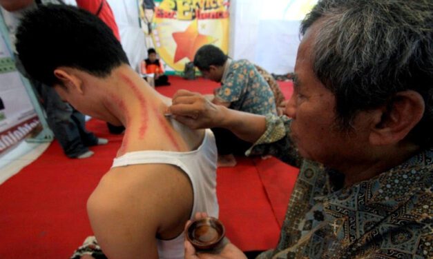 KEBIASAAN UNIK ORANG INDONESIA YANG BIKIN PARA BULE HERAN