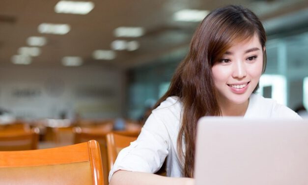 PEKERJAAN SAMBILAN YANG COCOK BUAT MAHASISWA